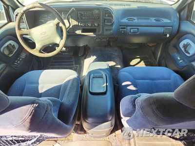 Zdjęcie 8 z 13 samochodu: 2001 CHEVROLET SUBURBAN C1500 VIN:1GNEC16R1TJ332219 - miniatura
