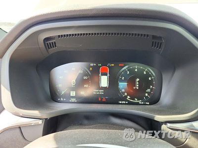 Zdjęcie 9 z 13 samochodu: 2020 VOLVO XC60 T5 MOMENTUM VIN:YV4102RK5L1468743 - miniatura