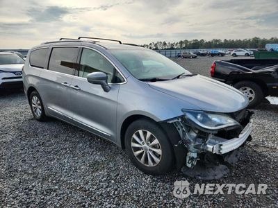 Czwarte zdjęcie samochodu z boku: 2019 CHRYSLER PACIFICA TOURING L VIN:2C4RC1BG2KR576728 - miniatura