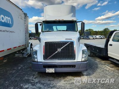 Piąte zdjęcie samochodu w środku: 2018 VOLVO VNL SEMI TRUCK VIN:4V4N39TG3JN892439 - miniatura