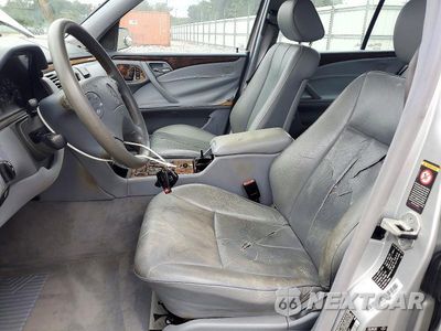 Zdjęcie 7 z 12 samochodu: 2000 MERCEDES-BENZ E 320 VIN:WDBJH65JXYB115463 - miniatura