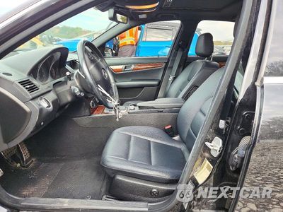 Zdjęcie 7 z 13 samochodu: 2011 MERCEDES-BENZ C 300 4MATIC VIN:WDDGF8BB7BR175781 - miniatura