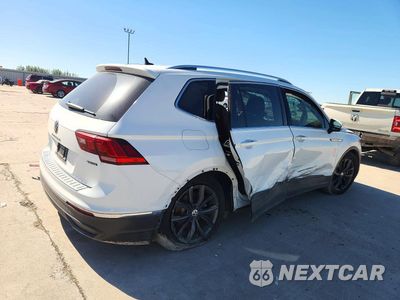 Trzecie zdjęcie samochodu z tyłu: 2022 VOLKSWAGEN TIGUAN SE VIN:3VV2B7AX3NM062022 - miniatura