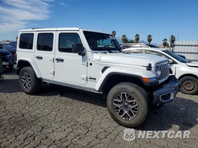 Czwarte zdjęcie samochodu z boku: 2025 JEEP WRANGLER SAHARA VIN:1C4PJXEN3SW589621 - miniatura