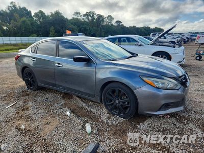 Czwarte zdjęcie samochodu z boku: 2018 NISSAN ALTIMA 2.5 SR VIN:1N4AL3AP4JC291780 - miniatura
