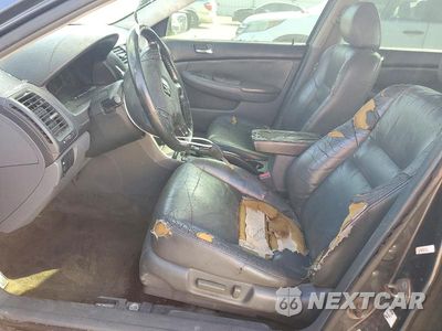 Zdjęcie 7 z 13 samochodu: 2004 HONDA ACCORD EX VIN:1HGCM56854A001805 - miniatura