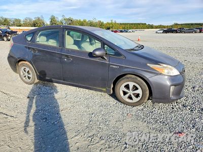 Czwarte zdjęcie samochodu z boku: 2015 TOYOTA PRIUS TWO VIN:JTDKN3DU6F0452438 - miniatura