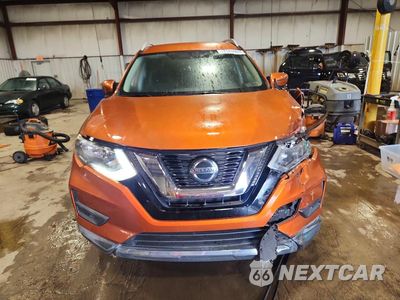 Piąte zdjęcie samochodu w środku: 2018 NISSAN ROGUE SV VIN:5N1AT2MV6JC764945 - miniatura