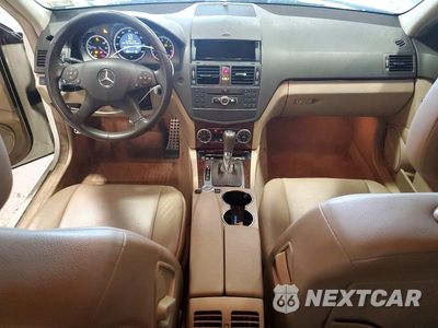 Zdjęcie 8 z 13 samochodu: 2011 MERCEDES-BENZ C 300 VIN:WDDGF5EB7BA528979 - miniatura