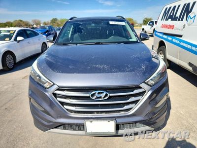 Piąte zdjęcie samochodu w środku: 2018 HYUNDAI TUCSON VALUE VIN:KM8J33A25JU647318 - miniatura