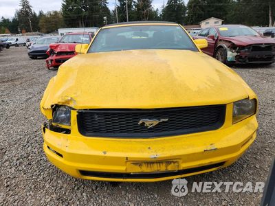 Piąte zdjęcie samochodu w środku: 2005 FORD MUSTANG VIN:1ZVFT84N155182448 - miniatura