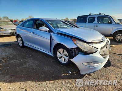 Czwarte zdjęcie samochodu z boku: 2013 HYUNDAI SONATA HYBRID BASE VIN:KMHEC4A46DA084519 - miniatura