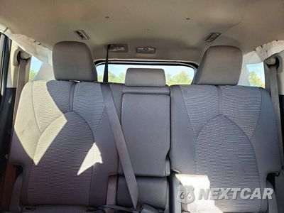 Zdjęcie 10 z 14 samochodu: 2021 TOYOTA HIGHLANDER LE VIN:5TDZZRAH7MS069647 - miniatura