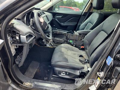 Zdjęcie 7 z 13 samochodu: 2020 JAGUAR F-PACE PREMIUM VIN:SADCJ2FX0LA640352 - miniatura