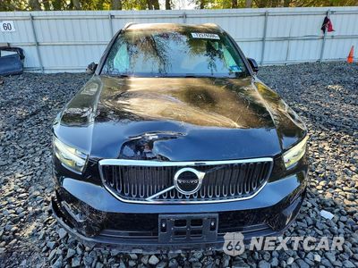 Piąte zdjęcie samochodu w środku: 2020 VOLVO XC40 T5 MOMENTUM VIN:YV4162UK1L2264439 - miniatura