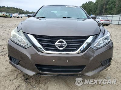 Piąte zdjęcie samochodu w środku: 2017 NISSAN ALTIMA 2.5 VIN:1N4AL3AP7HC142354 - miniatura