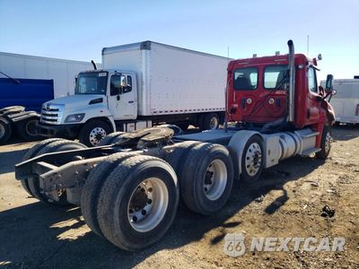 Trzecie zdjęcie samochodu z tyłu: 2017 FREIGHTLINER CASCADIA 125 SEMI TRUCK VIN:3AKNGEDR1HSHW5834 - miniatura