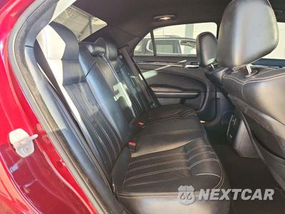 Zdjęcie 10 z 12 samochodu: 2019 CHRYSLER 300 S VIN:2C3CCABG0KH562925 - miniatura