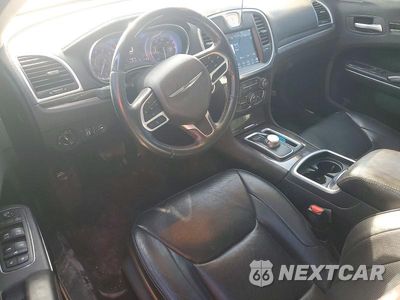 Zdjęcie 8 z 12 samochodu: 2018 CHRYSLER 300 LIMITED VIN:2C3CCAKG5JH165239 - miniatura