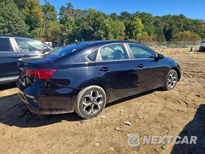Trzecie zdjęcie samochodu z tyłu: 2021 KIA FORTE LXS VIN:3KPF24AD9ME308696 - miniatura