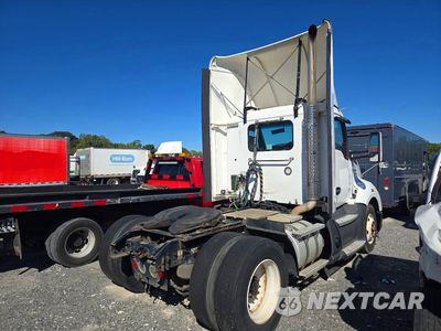 Trzecie zdjęcie samochodu z tyłu: 2020 KENWORTH T680 SEMI TRUCK VIN:1XKYA48X2LJ393429 - miniatura