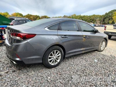 Trzecie zdjęcie samochodu z tyłu: 2018 HYUNDAI SONATA SE VIN:5NPE24AF8JH668983 - miniatura