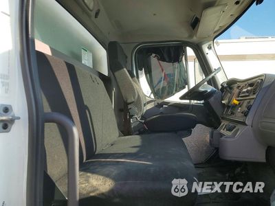 Czwarte zdjęcie samochodu z boku: 2018 FREIGHTLINER M2 106 MEDIUM DUTY VIN:1FVACWFC6JHHR2326 - miniatura