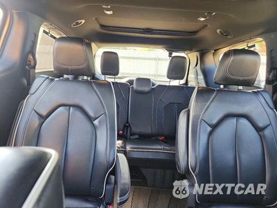 Zdjęcie 10 z 13 samochodu: 2020 CHRYSLER PACIFICA LIMITED VIN:2C4RC1GGXLR240660 - miniatura