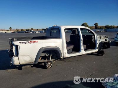 Trzecie zdjęcie samochodu z tyłu: 2018 TOYOTA TACOMA TRD OFF-ROAD VIN:3TMCZ5AN4JM180771 - miniatura