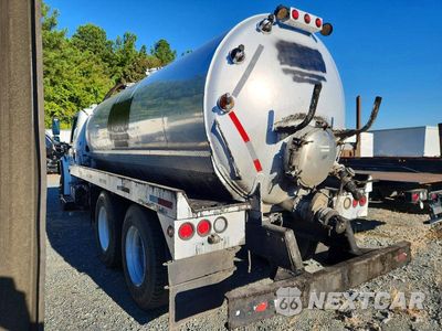 Trzecie zdjęcie samochodu z tyłu: 2016 FREIGHTLINER BUSINESS CLASS M2 TANK TRUCK VIN:1FVHCYCYXGHHK2878 - miniatura