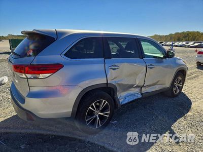 Trzecie zdjęcie samochodu z tyłu: 2019 TOYOTA HIGHLANDER LE VIN:5TDZARFH1KS055109 - miniatura