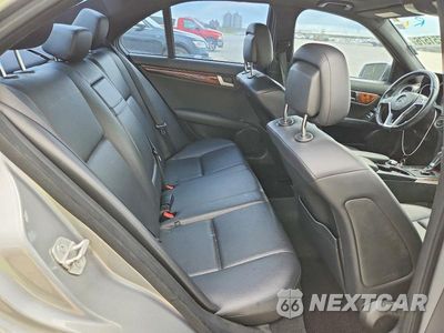 Zdjęcie 10 z 12 samochodu: 2012 MERCEDES-BENZ C 250 VIN:WDDGF4HB5CR217981 - miniatura