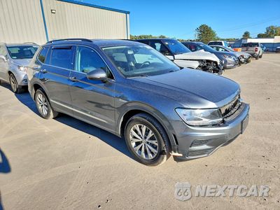 Czwarte zdjęcie samochodu z boku: 2018 VOLKSWAGEN TIGUAN SE VIN:3VV2B7AXXJM120833 - miniatura