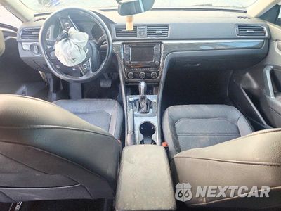 Zdjęcie 8 z 12 samochodu: 2017 VOLKSWAGEN PASSAT SE VIN:1VWGT7A3XHC027723 - miniatura