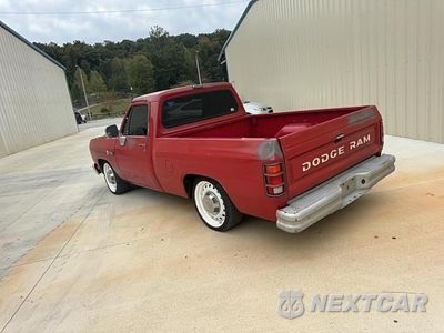 Trzecie zdjęcie samochodu z tyłu: 1986 DODGE D-SERIES D150 VIN:1B7FD14H6GS119397 - miniatura