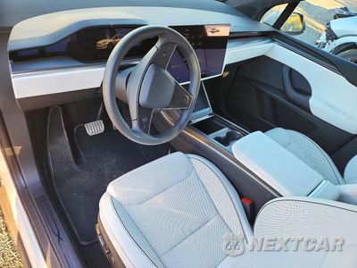 Zdjęcie 8 z 12 samochodu: 2024 TESLA MODEL X VIN:7SAXCBE69RF448592 - miniatura