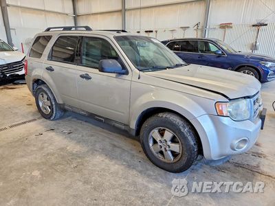 Czwarte zdjęcie samochodu z boku: 2010 FORD ESCAPE XLT VIN:1FMCU9DG1AKB88462 - miniatura