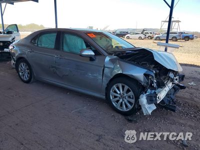 Czwarte zdjęcie samochodu z boku: 2020 TOYOTA CAMRY LE VIN:4T1C11AK6LU880677 - miniatura