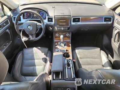 Zdjęcie 8 z 13 samochodu: 2016 VOLKSWAGEN TOUAREG SPORT VIN:WVGEF9BP2GD011261 - miniatura