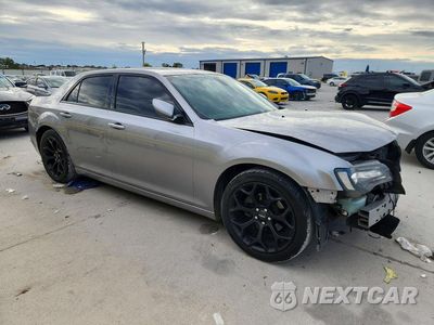 Czwarte zdjęcie samochodu z boku: 2015 CHRYSLER 300 S VIN:2C3CCABG2FH767104 - miniatura