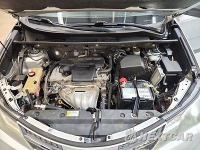 Zdjęcie 12 z 13 samochodu: 2015 TOYOTA RAV4 LE VIN:JTMBFREV5FD149585 - miniatura