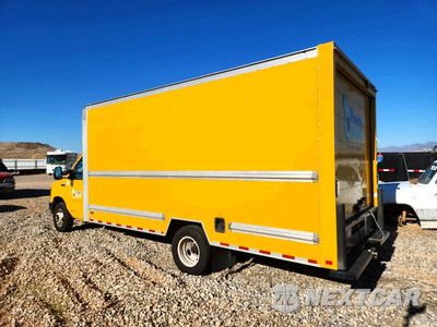 Trzecie zdjęcie samochodu z tyłu: 2021 FORD E350 BOX TRUCK VIN:1FDWE3FN1MDC10276 - miniatura