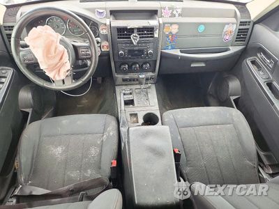 Zdjęcie 8 z 12 samochodu: 2011 JEEP LIBERTY SPORT VIN:1J4PN2GK3BW578574 - miniatura
