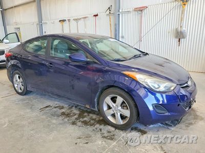 Czwarte zdjęcie samochodu z boku: 2013 HYUNDAI ELANTRA GLS VIN:5NPDH4AE5DH358800 - miniatura