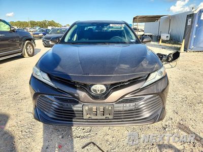 Piąte zdjęcie samochodu w środku: 2018 TOYOTA CAMRY XLE VIN:4T1B11HK6JU117363 - miniatura