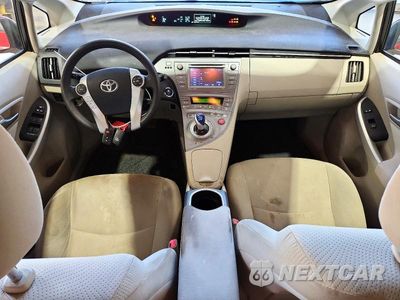 Zdjęcie 8 z 12 samochodu: 2013 TOYOTA PRIUS THREE VIN:JTDKN3DU0D1616001 - miniatura
