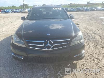 Piąte zdjęcie samochodu w środku: 2014 MERCEDES-BENZ C 250 VIN:WDDGF4HB0ER308496 - miniatura