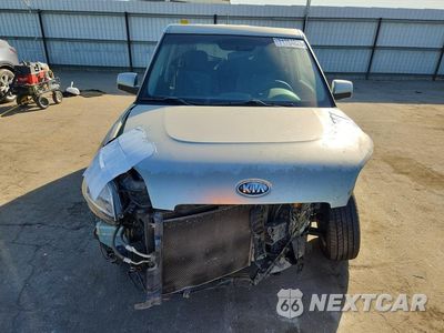 Piąte zdjęcie samochodu w środku: 2010 KIA SOUL + VIN:KNDJT2A29A7038925 - miniatura