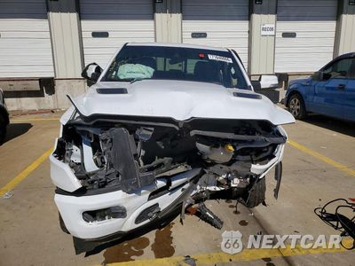Piąte zdjęcie samochodu w środku: 2022 RAM 1500 LARAMIE VIN:1C6SRFJT9NN182146 - miniatura