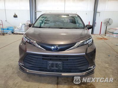 Piąte zdjęcie samochodu w środku: 2021 TOYOTA SIENNA XLE VIN:5TDJRKEC8MS037535 - miniatura